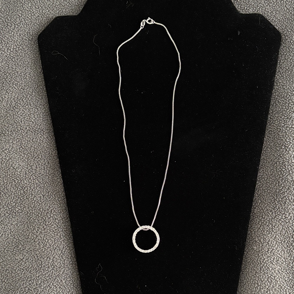 Elegant Silver (925) Necklace with Circular Pendant